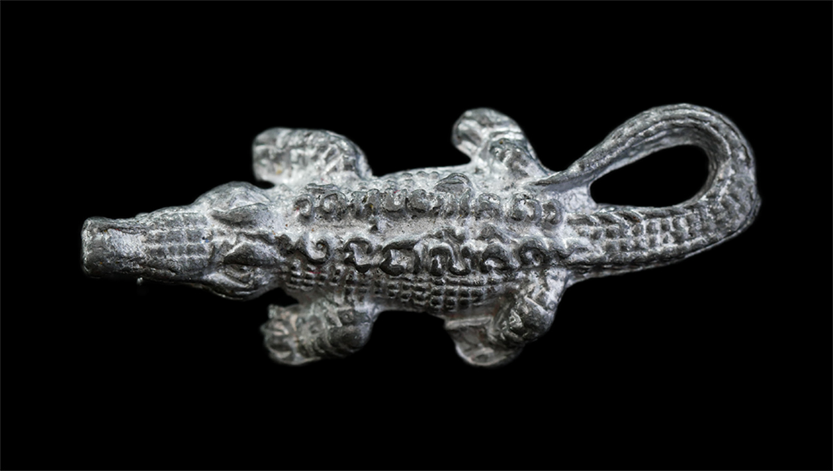 3Mar2025 (57)cp.jpg - พญาจระเข้อาคม เจ้าทรัพย์ พระอาจารย์เจี๊ยบ(ดร.พระครูโสภณธำรงกิตติ์) วัดหุบตาโคตร อ.สามร้อยยอด จ.ประจวบคีรีขันธ์ เนื้อตะกั่ว ผิวปรอท เด่นเมตตามหานิยม ช่ [..] | https://kamulet.in.th